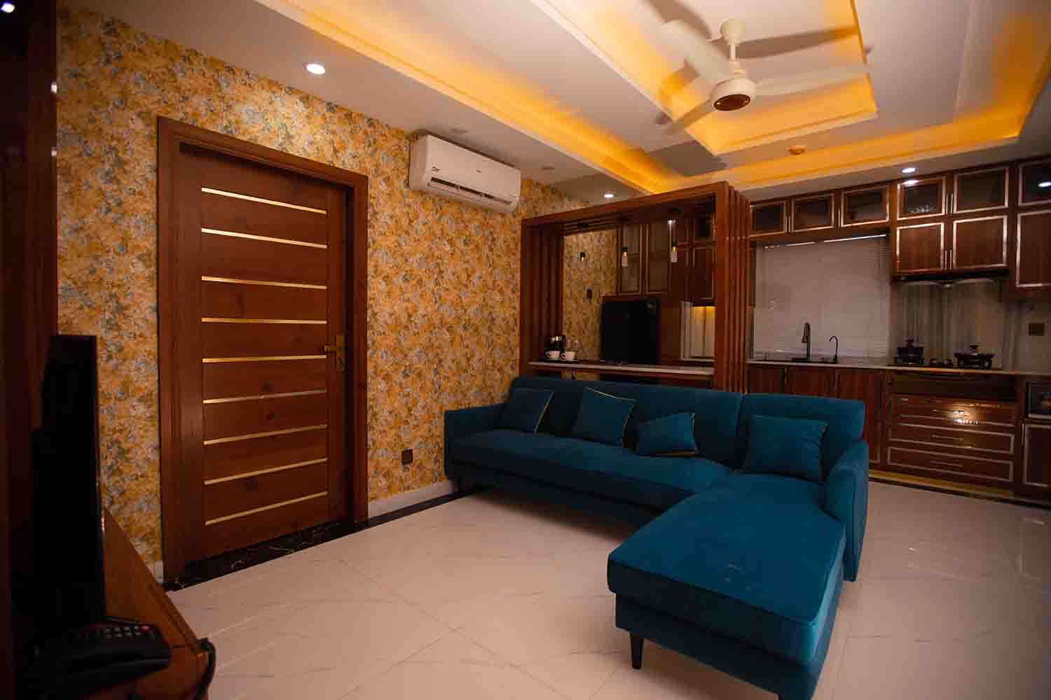 Wardrobe and Luggage Space